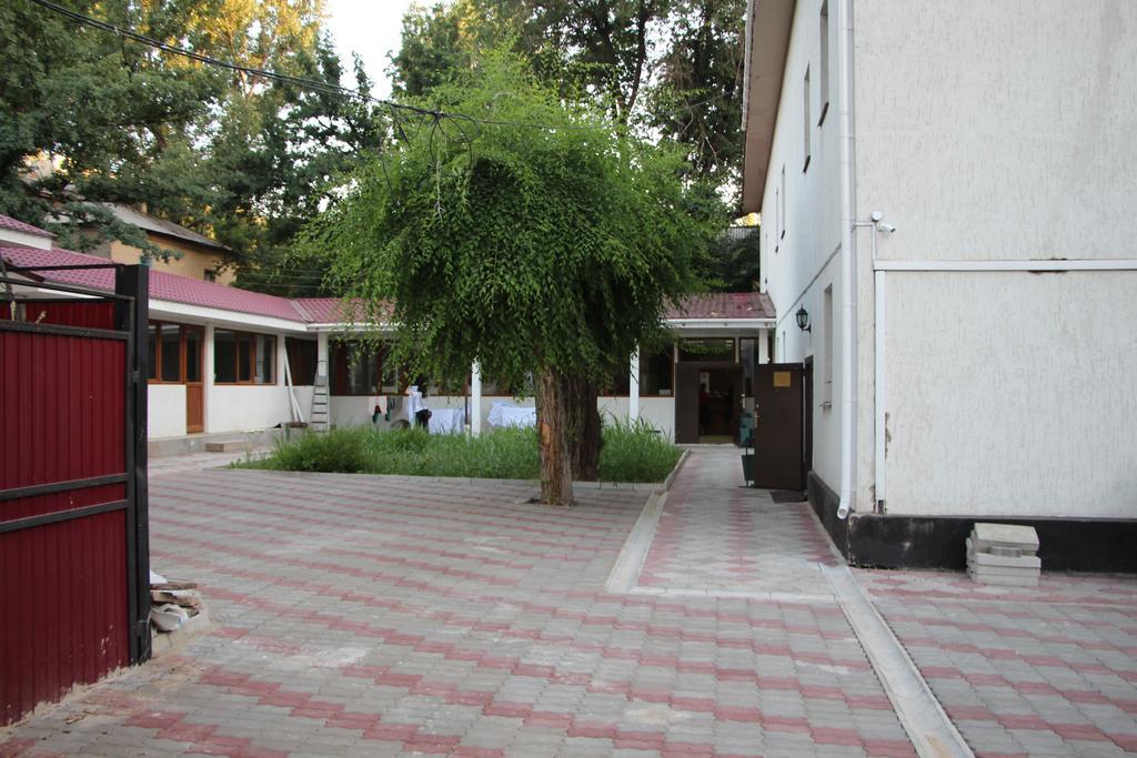 Fiveseasons Hostel Alma-Ata Buitenkant foto
