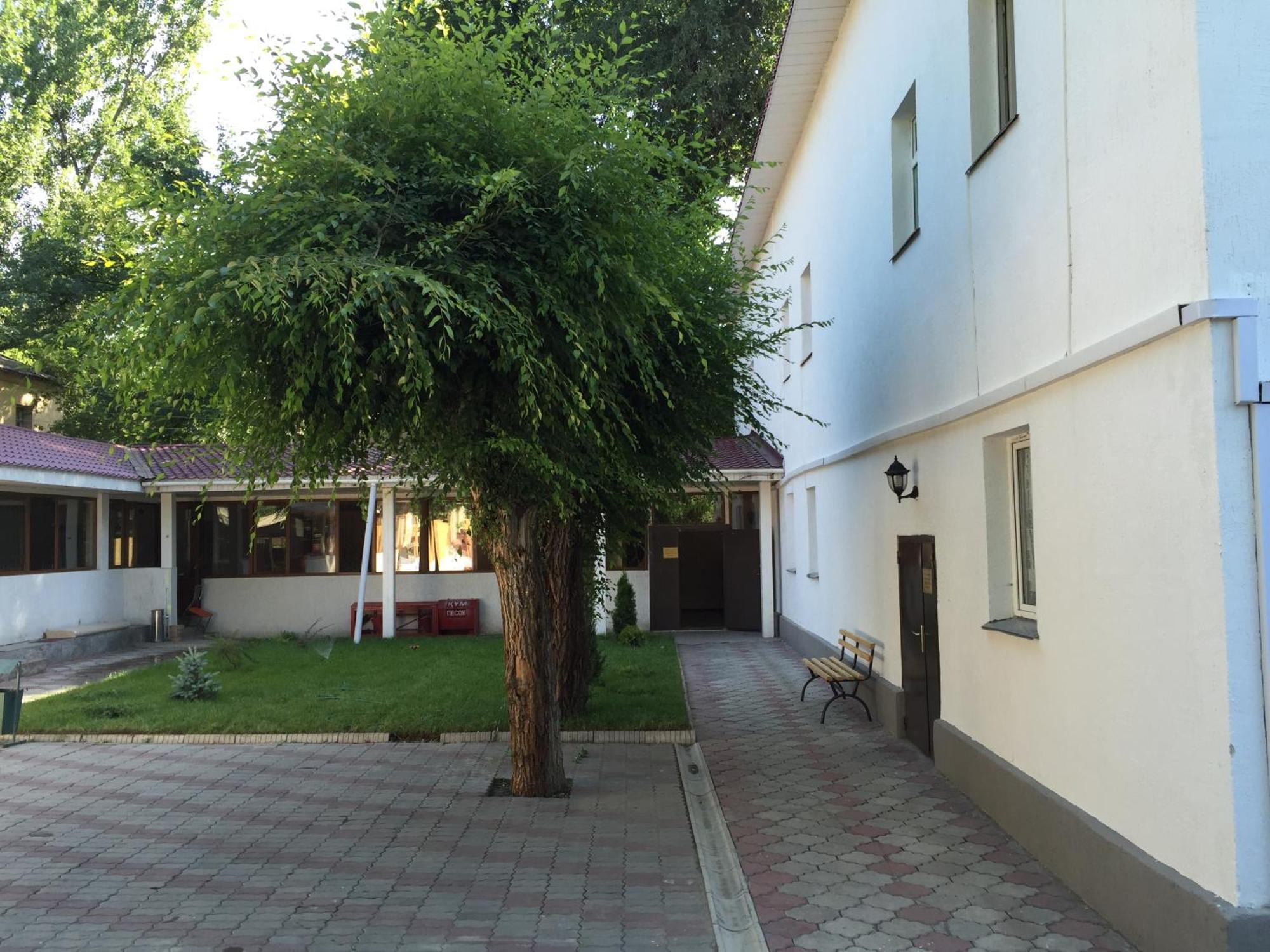 Fiveseasons Hostel Alma-Ata Buitenkant foto