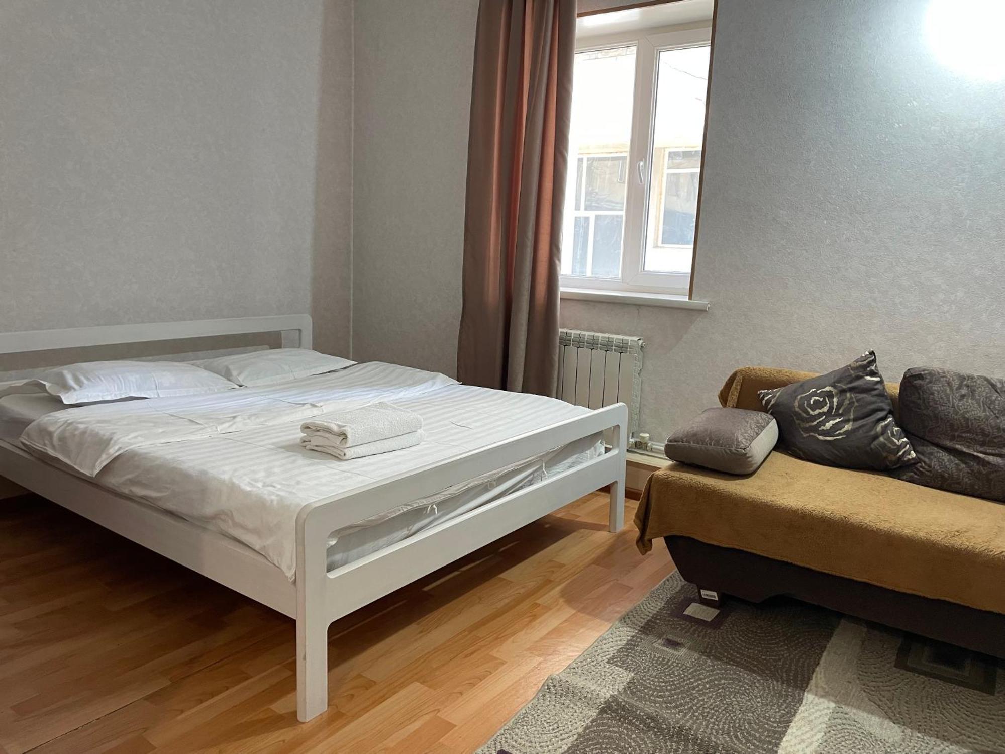 Fiveseasons Hostel Alma-Ata Buitenkant foto